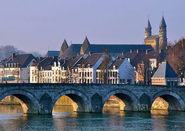 netherlands-maastricht-wilhelminabrug-st-servaasbrug