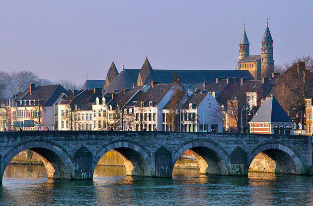 netherlands-maastricht-wilhelminabrug-st-servaasbrug